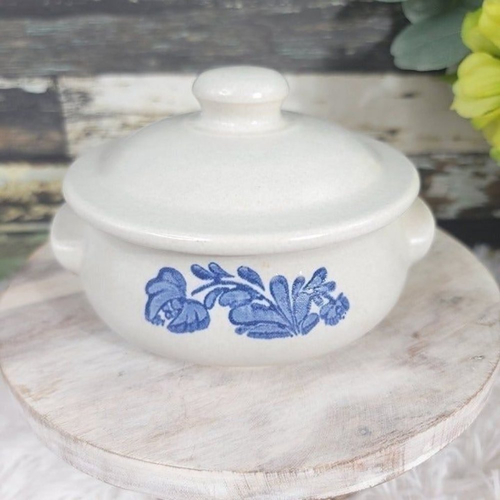 Vintage Pfaltzgraff Yorktowne Individual Casserole Dish with Lid Stoneware 305Y